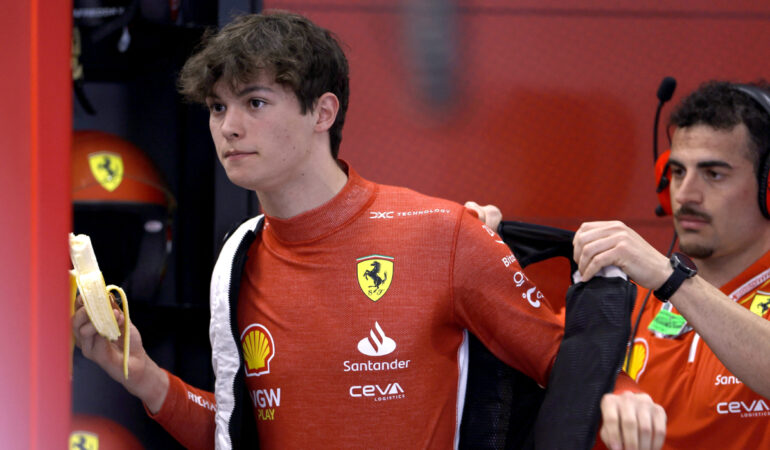 Oliver Bearman se convirtió en el piloto más joven en la historia de Ferrari. FOTO: Reuters