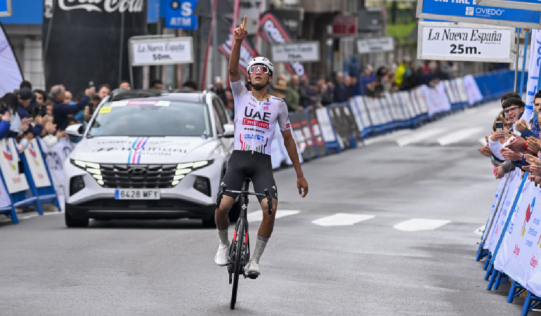 ¡Isaac del Toro lo volvió a hacer! Ganó la primera etapa de la Vuelta a Asturias