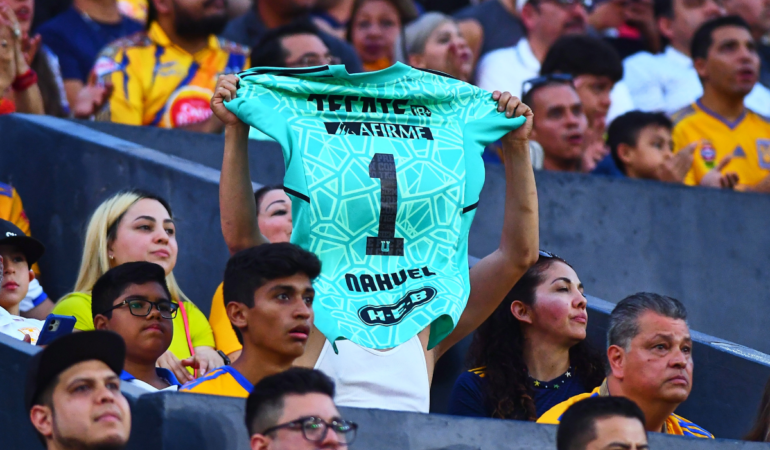 La afición felina le hizo saber a su arquero que están con él / Foto Mexsport