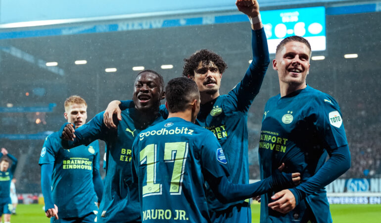 PSV destroza al Heerenveen y acaricia el título de la Eredivisie