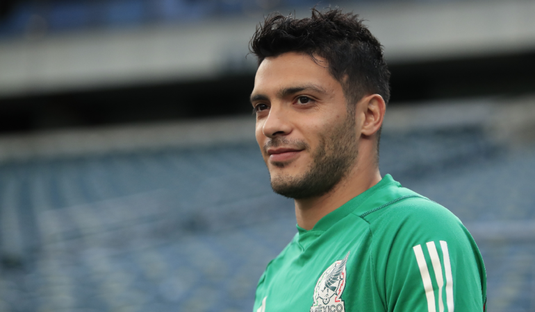 Raul Jimenez expresó que las reglas del futbol no deberían cambiar / Foto: Mexsport
