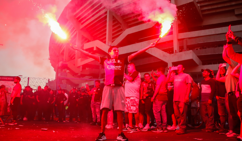 Se vive un gran ambiente en el cásico tapatío foto:Mexsport