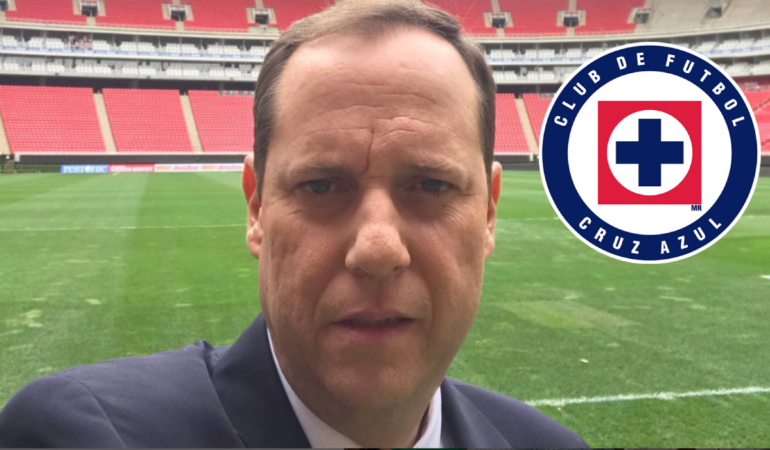 Su amor al Cruz Azul lo ha dejado claro en varias ocasiones Foto_@paco_villa_