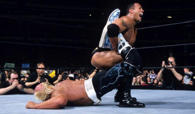 The Rock triunfó ante Hulk Hogan en WrestleMania X8 / Foto: WWE