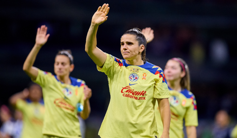 Andrea Pereira agradeció el apoyo de la afición del Estadio Azteca / Foto: Mexsport