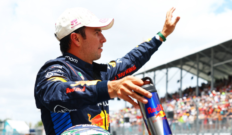 Checo Pérez recibió un castigo de parte de la FIA / Foto: @redbullracing