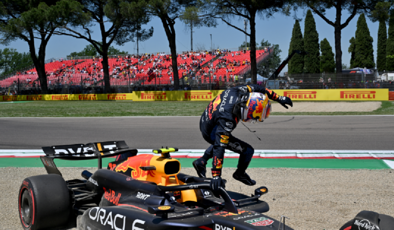 Checo Pérez terminó la práctica en el lugar 12 / Foto: AFP