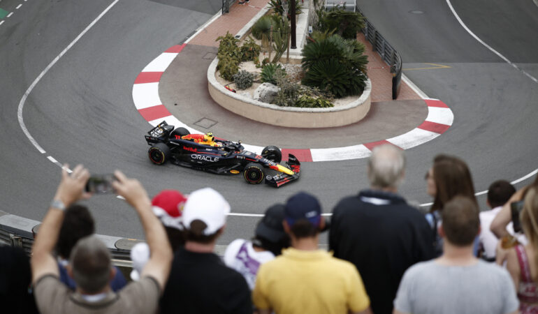 Checo Pérez ve una carrera complicada en Mónaco. FOTO: Mexsport
