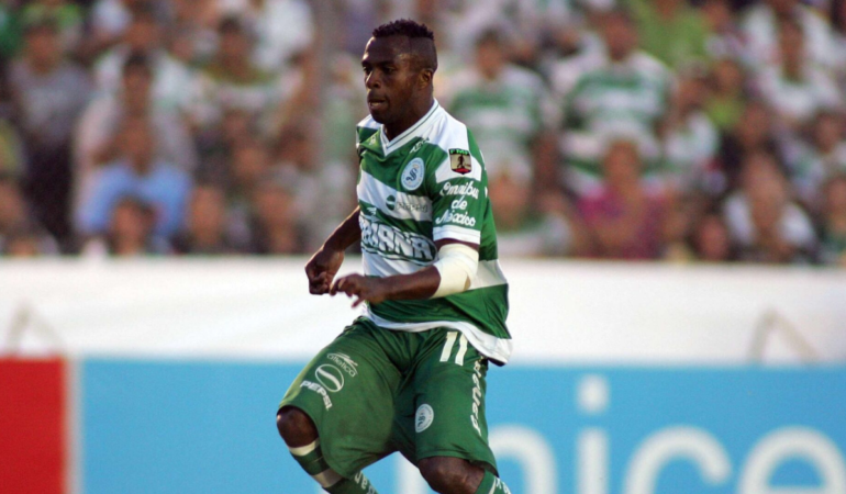 Chucho Benítez fue homenajeado por Santos / Foto: Mexsport