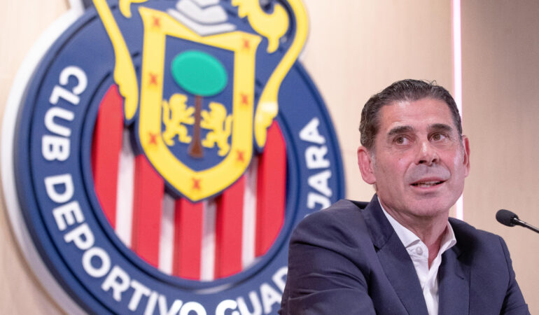Fernando Hierro se marcharía de Chivas en los siguientes días. FOTO: Mexsport