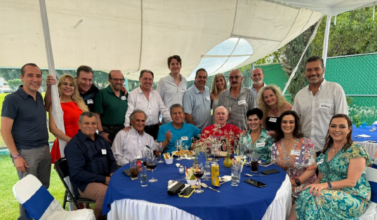 Manuel Lapuente festejo su cumpleaños con su pupilos. Foto: Cortesía René Paul Moreno