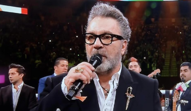 Manuel Mijares fue el encargado de entonar el Himno Nacional / Foto: Twitter