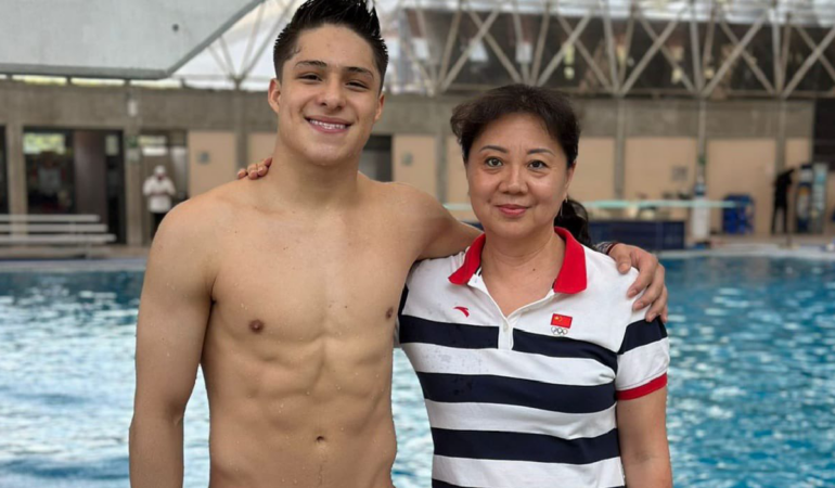 Osmar Olvera contará con su entrenadora Ma Jim para París 2024. Foto: @Conade