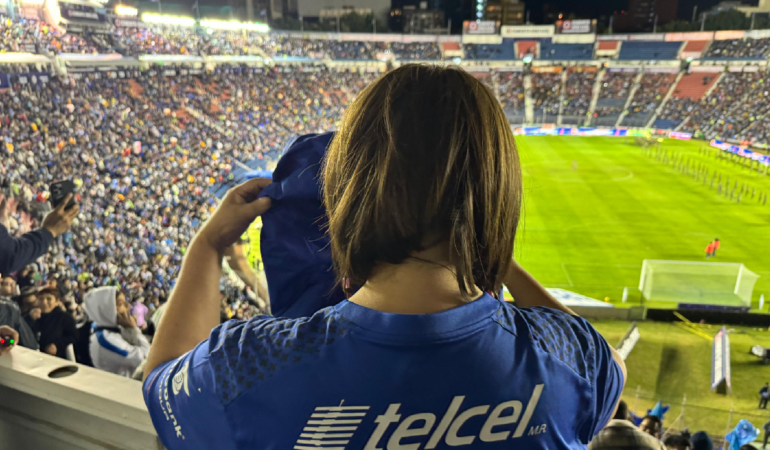 Xóchitl Gálvez no se perdió el partido del Cruz Azul. Foto: @XochitlGalvez