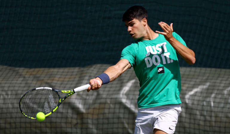 Carlos Alcaraz buscará ganar su segundo trofeo de Wimbledon / Foto: Reuters