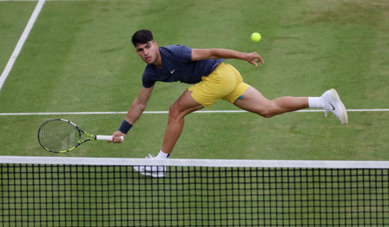 Carlos Alcaraz triunfa en el ATP 500 Queen´s. FOTO: Reuters