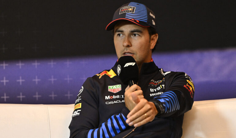 Checo Pérez se dijo feliz por firmar nuevamente con Red Bull. FOTO: Reuters