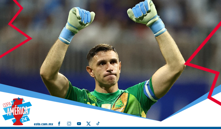 Dibu Martínez levantó la Copa América con Argentina en 2021 / Foto: Reuters