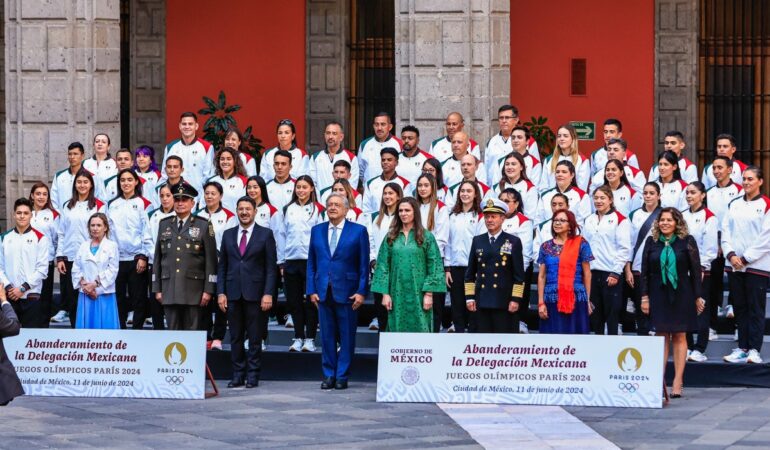 El abanderamiento a los atletas mexicanos que estarán en París 2024 foto_ Luis Garduño