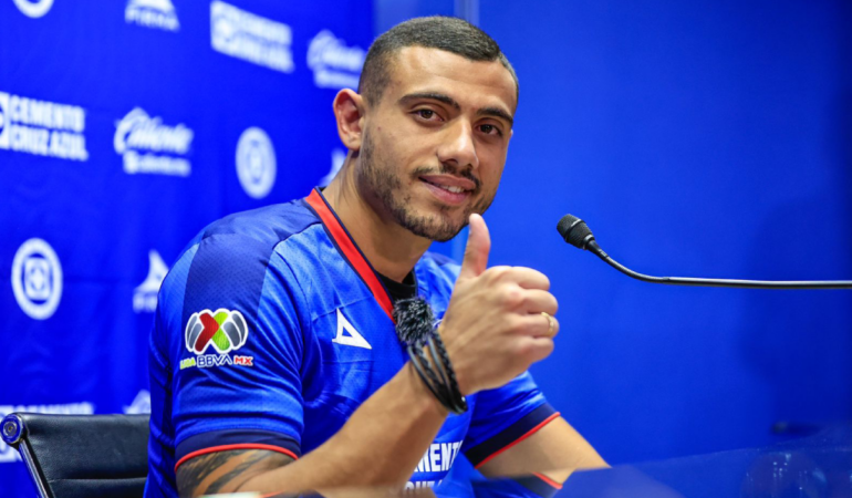 Giorgos Giakoumaki fue presentado con Cruz Azul / Foto: Luis Garduño