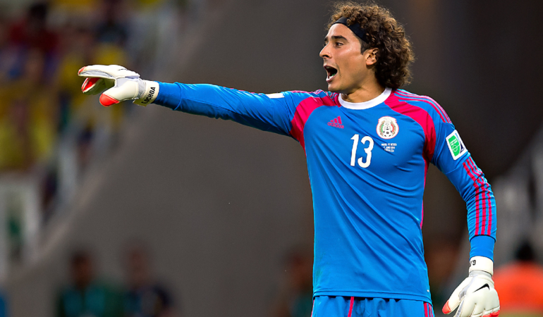 Guillermo Ochoa tuvo una gran actuación en el mundial del 2014 foto- Mexsport
