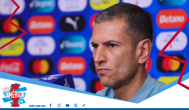 Jimmy Lozano respaldó a Santi Giménez/ Foto: Oswaldo Figueroa