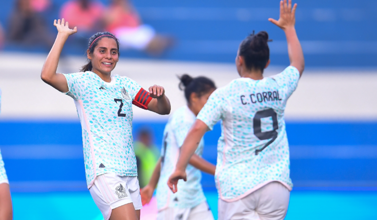 Kenti Robles y Charlyn Corral ahora jugaran en la Liga MX Femenil. Foto: Mexsport