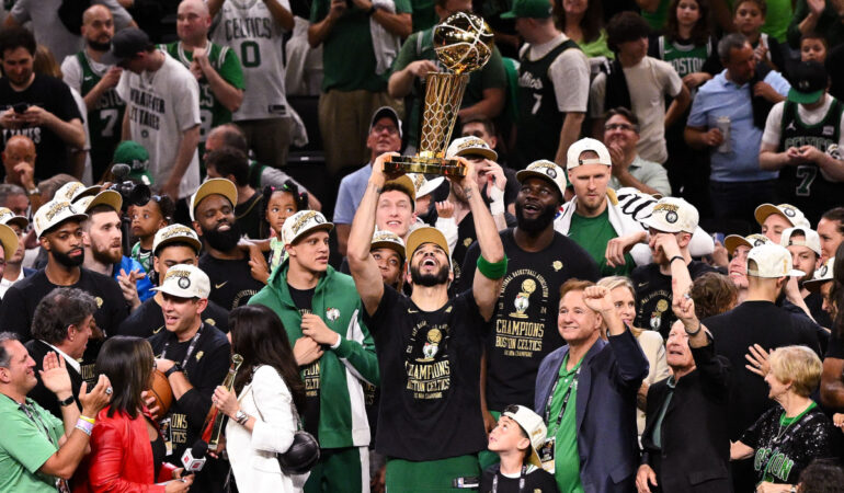 Los Boston Celtics regresaron a la cima de la NBA. FOTO: Reuters
