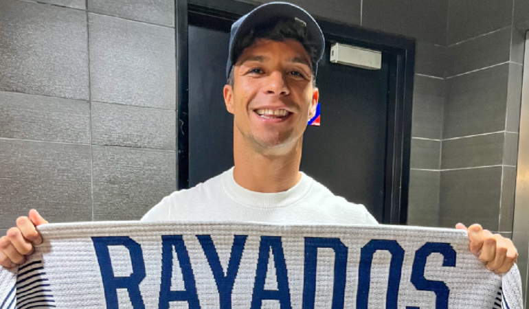 Óliver Torres ya esta en Monterrey y fue presentado con Rayados. Foto: @Rayados