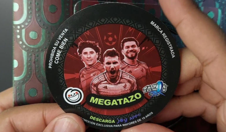 Salieron a la venta los tazos de la Selección Mexicana / Foto: Cortesía