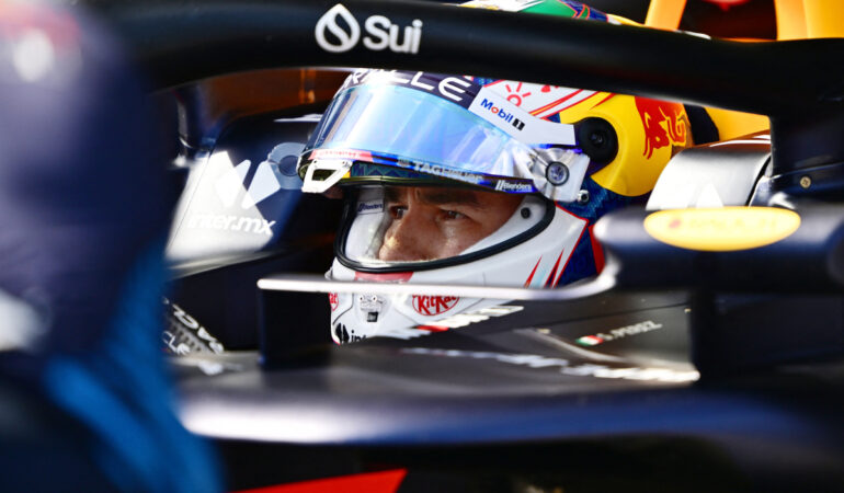 Checo Pérez cumplirá su contrato con Red Bull. FOTO: Reuters
