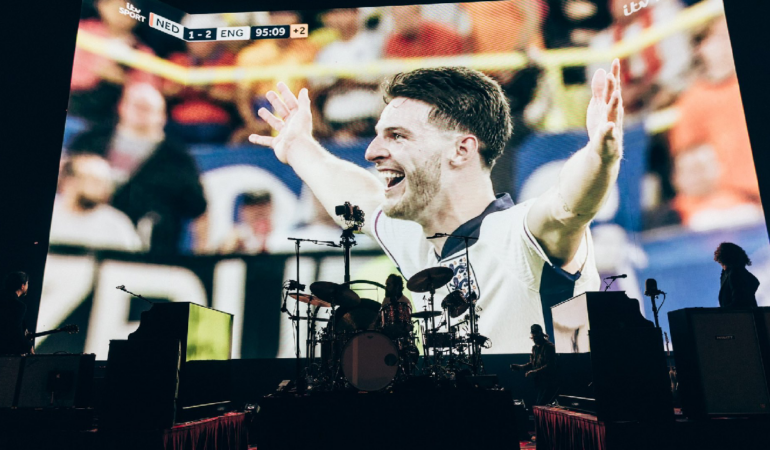The Killers proyectó el partido de Inglaterra / Foto: @TheKillers