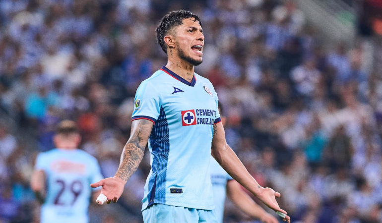 Carlos Salcedo salió de Cruz Azul foto- Mexsport