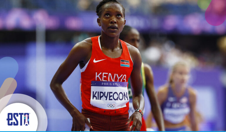 Faith Kipyegon recuperó la medalla de plata que le habían quitado por descalificación en París 2024. FOTO: Reuters