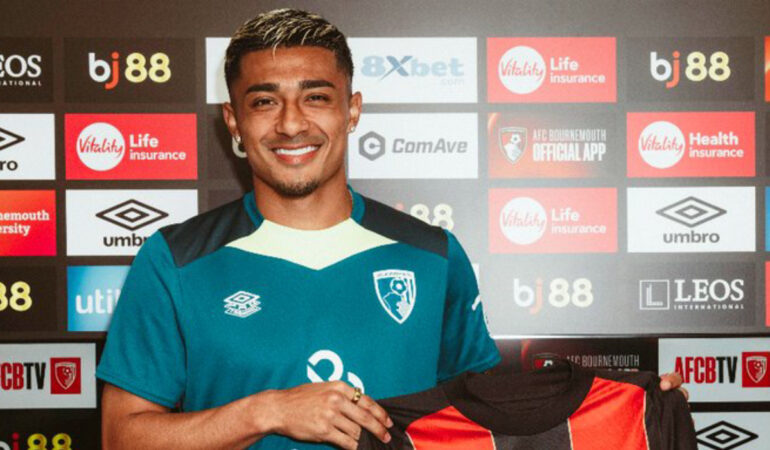 Julián Araujo es presentado con el Bournemouth. FOTO: @afcbournemouth