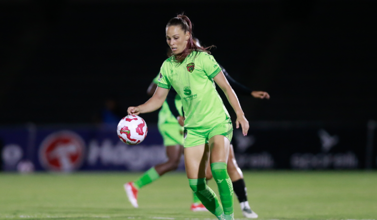 La defensora de las Bravas de Juárez habló del crecimiento de la Liga MX Femenil. Foto: Mexsport