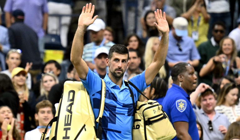 Novak Djokovic deja el liderato del tenis mundial tras ser eliminado en el US Open. Foto: AFP