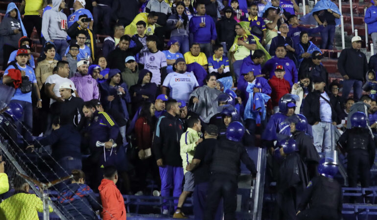 Se registró pelea en el estadio Ciudad de los Deportes durante el Cruz Azul vs América. FOTO: Oswaldo Figueroa | ESTO