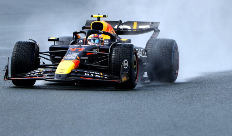Sergio Pérez no tuvo un buen primer día en Países Bajos. FOTO: Reuters