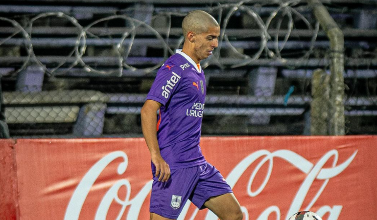 Xavier Biscayzacú debutó en la primera división de Uruguay / Foto: IG Xavier Biscayzacú