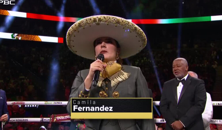 Camila Fernández interpretó el Himno Nacional Mexicano con un error. FOTO: Cortesía