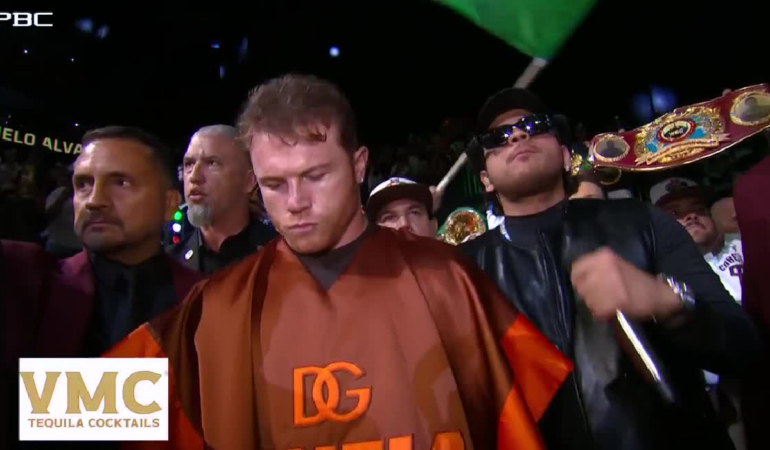 Canelo Alvarez fue acompañado por Fuerza Regida / Foto: X