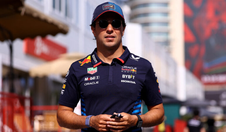 Checo Pérez quiere regresar al podio en Baku. FOTO: Reuters