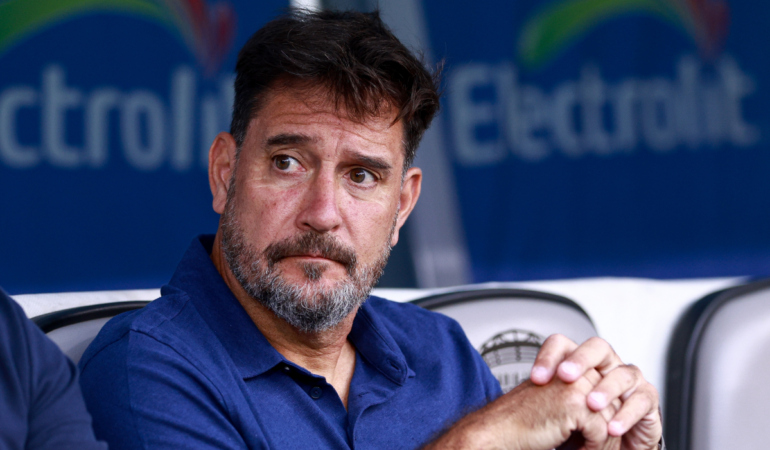 Gustavo Lema se fue inconforme por la derrota de Pumas ante Tigres / Foto: Mexsport