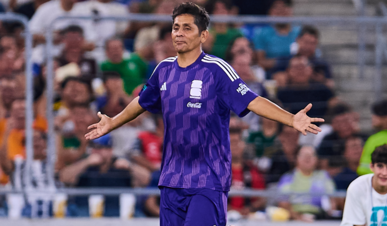 Jorge Campos jugó como portero y como delantero