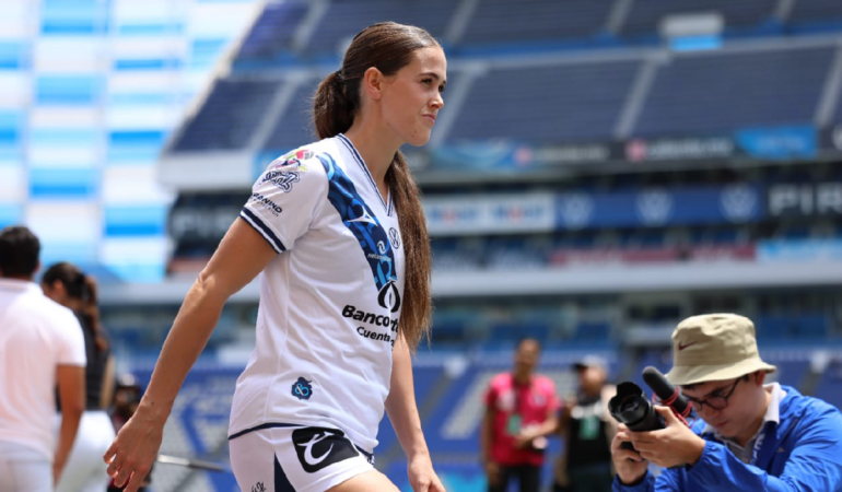 La futbolista inglesa del Puebla de la Liga MX Femenil Anna Jane Loftus anunció su embarazo. Foto: Cortesía Puebla