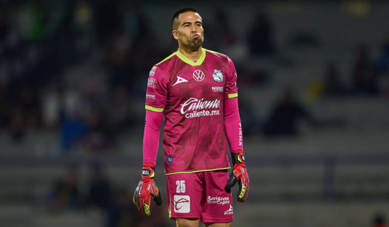 Miguel Jiménez cometió un error que le costó la derrota al Puebla ante Pumas. FOTO: Mexsport