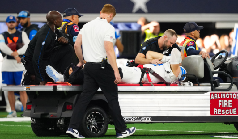 Aidan Hutchinson se fue lesionado del partido ante los Cowboys / Foto: AFP