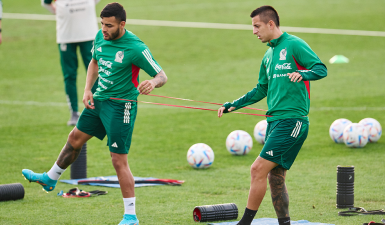 Alexis Vega y Roberto Alvarado jugaron juntos en Chivas foto_ Mexsport