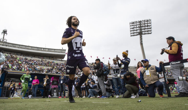 César Huerta solo piensa en ser campeón con Pumas. FOTO: Mexsport